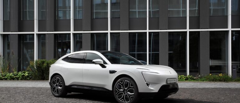 Компания AGR начала отгрузку выпускаемых в Петербурге автомобилей Solaris