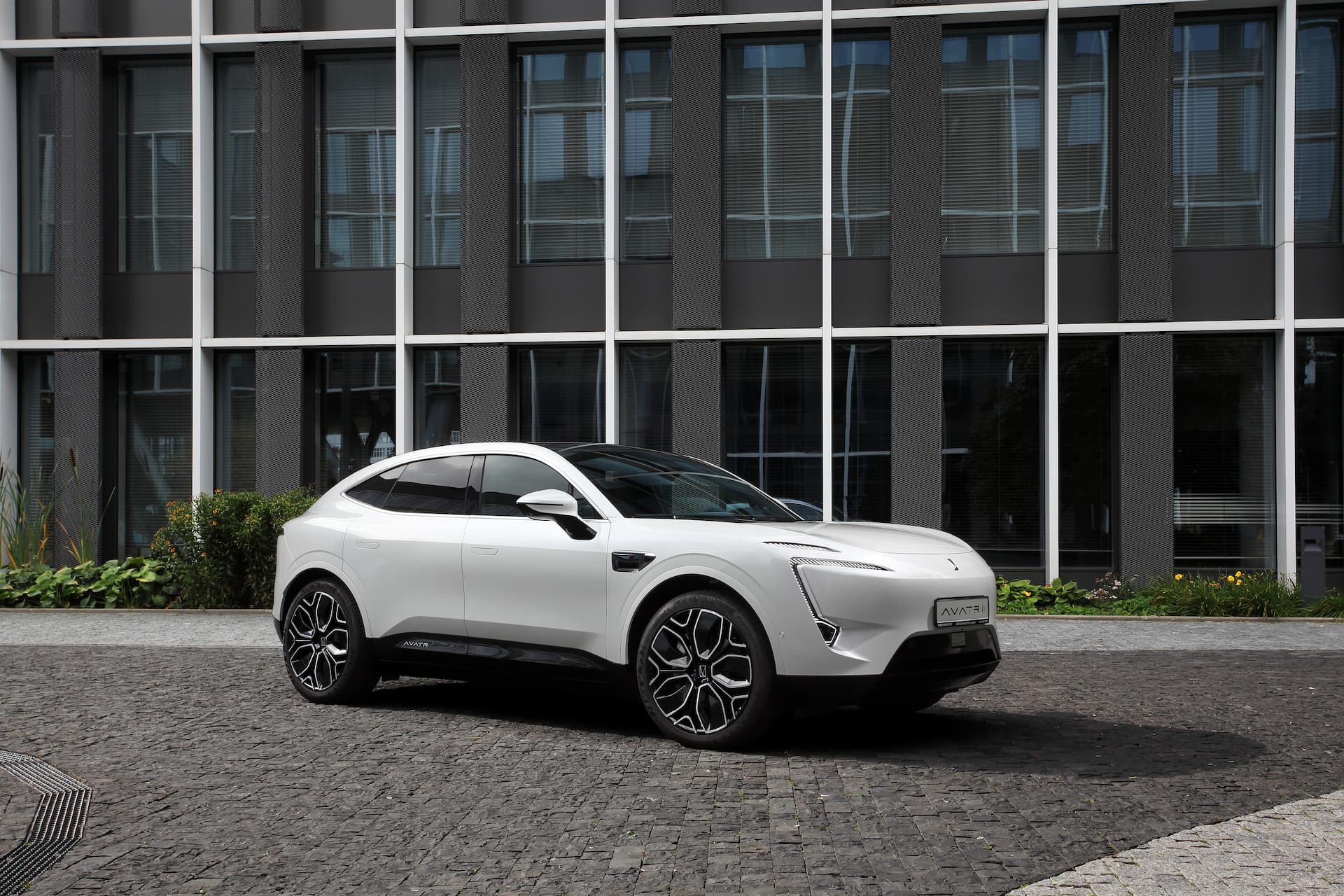 Компания AGR начала отгрузку выпускаемых в Петербурге автомобилей Solaris