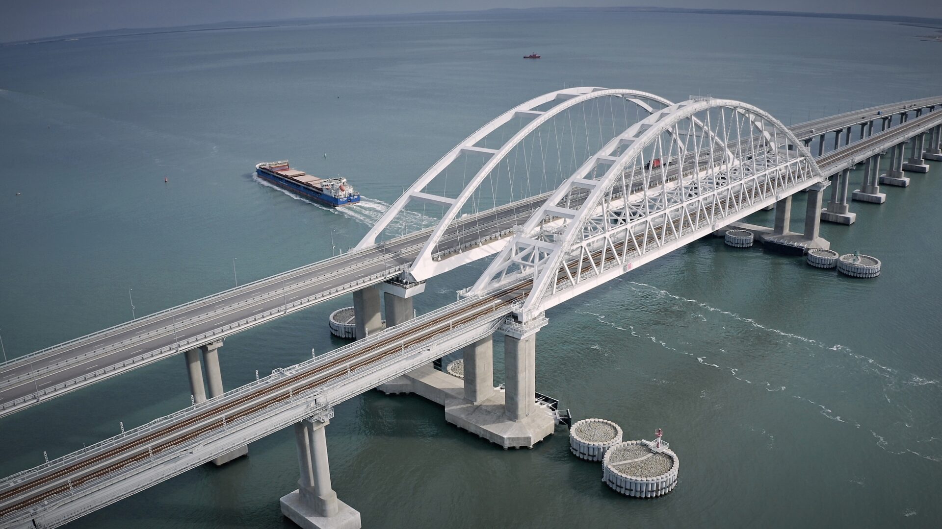 26 миллионов автомобилей проехали по Крымскому мосту после его открытия