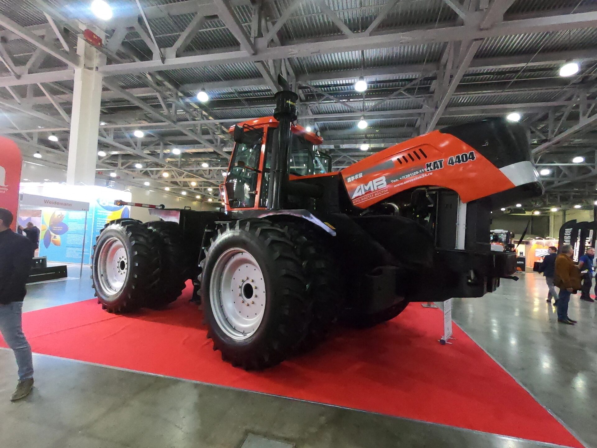 РБК: тракторы из Поднебесной теснят привычную белорусскую технику в России