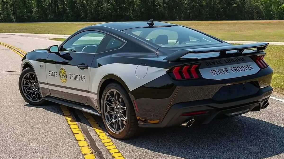 Полиция в США похвасталась новыми Ford Mustang GT