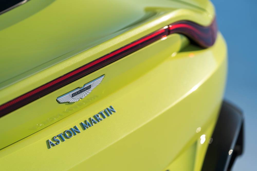 Aston Martin заявила, что продолжит продавать машины с ДВС до 2030 года