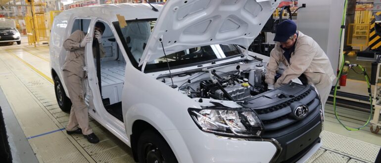ТАСС: «АвтоВАЗ» запустит в производство электрокар Lada e-Largus летом 2024 года