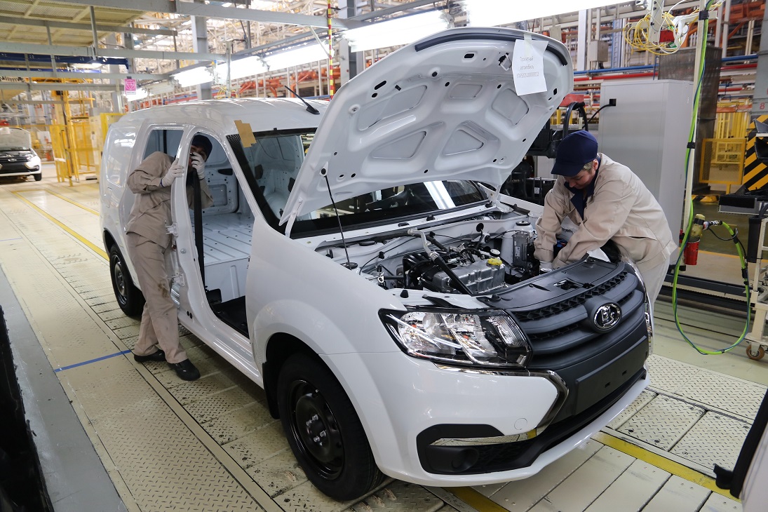 ТАСС: «АвтоВАЗ» запустит в производство электрокар Lada e-Largus летом 2024 года