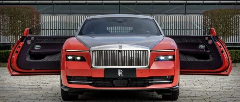 Компания Rolls-Royce показала эксклюзивные модели Ghost, Phantom и Spectre