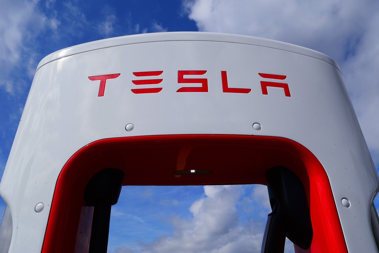 Компания Tesla намерена сократить каждого десятого сотрудника