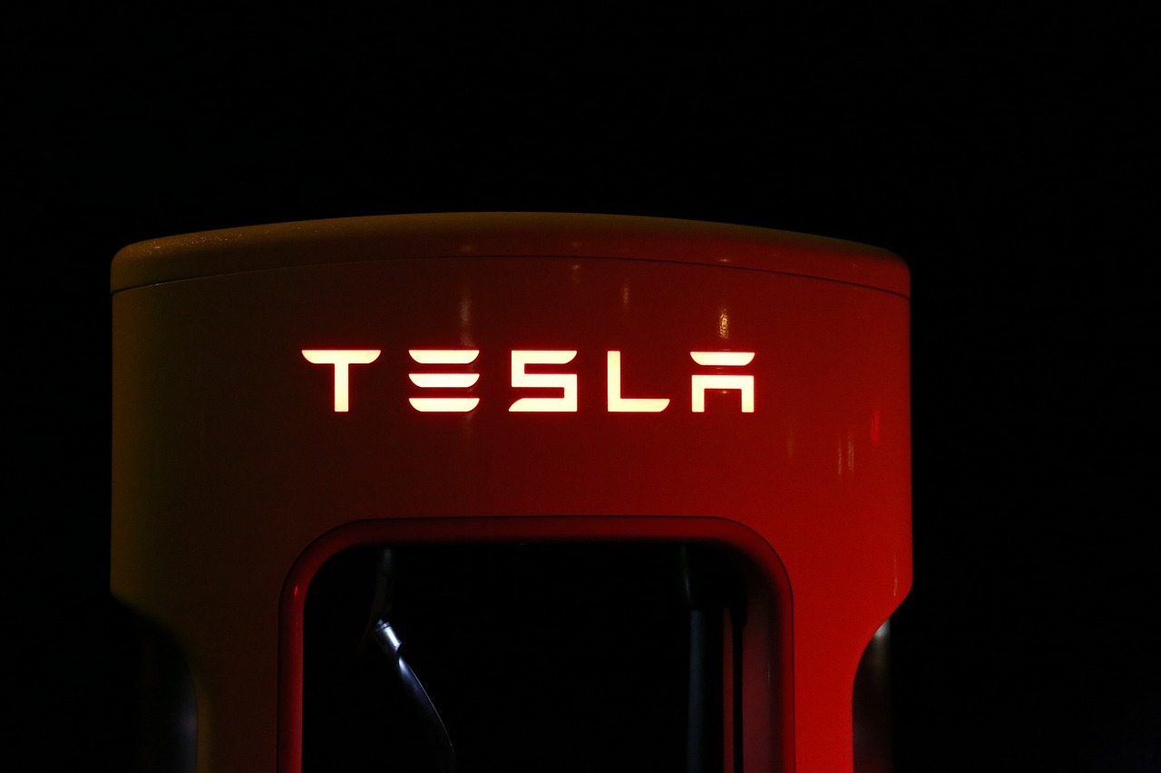 Илон Маск раскритикован за отказ Tesla от дешевых электромобилей