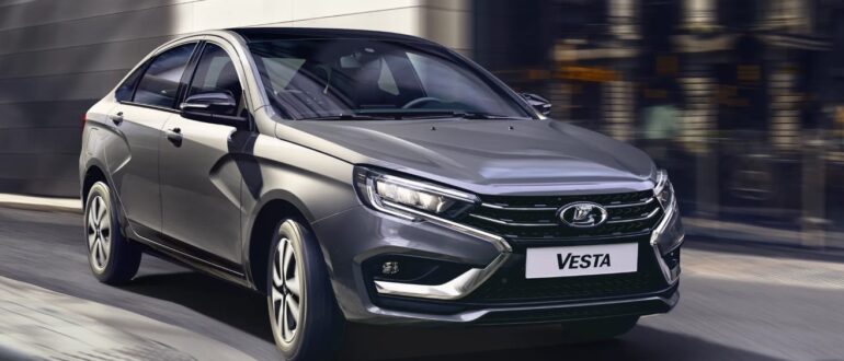 «РБК»: Дилеры сообщили о подорожании Lada Vesta на 30-50 тыс. рублей