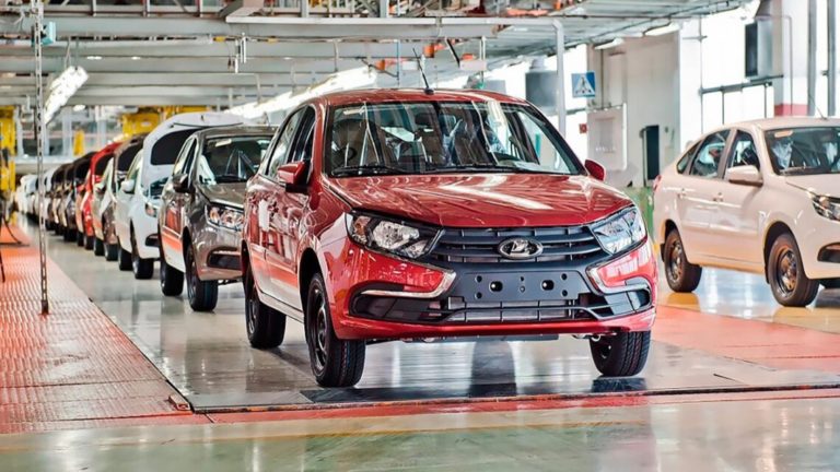 «АвтоВАЗ» назвал три способа, как сэкономить при покупке доступной Lada Granta