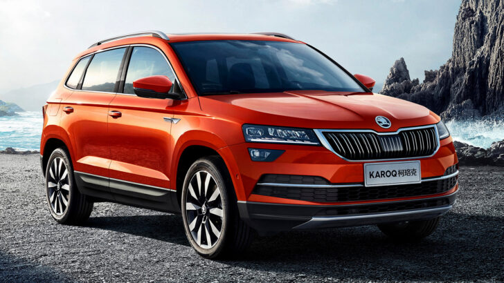 Дилеры привезли в РФ новые кроссоверы Skoda Karoq от 3,2 миллиона рублей