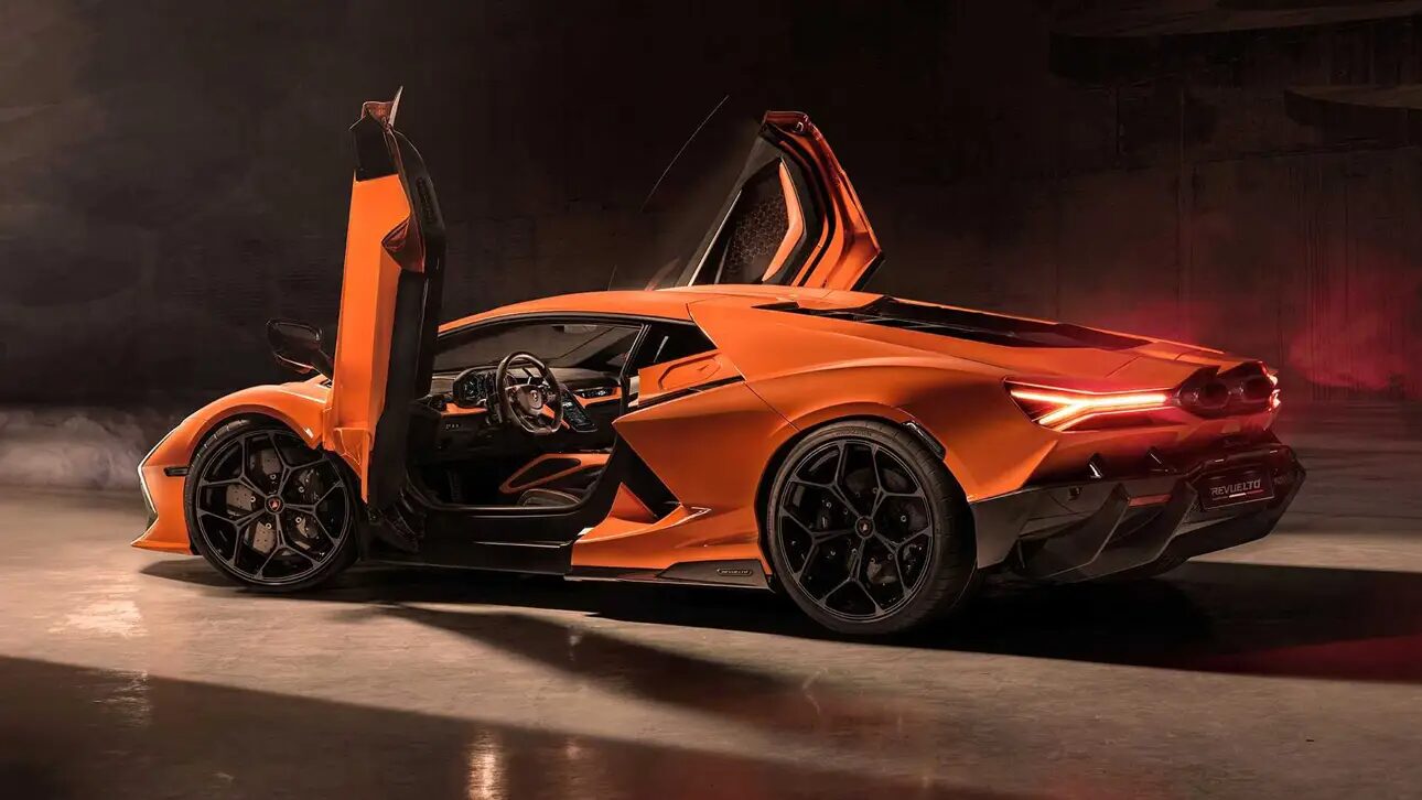 В России начались продажи абсолютно нового Lamborghini Revuelto 2024 года